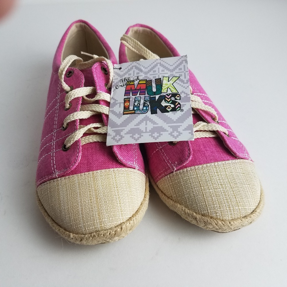 NWT MUK LUKS Paige Tie Fashion Sneaker Size 7